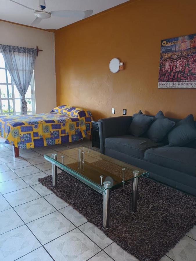 Hotel Casa Juanita Пуэрто-Эскондидо Экстерьер фото